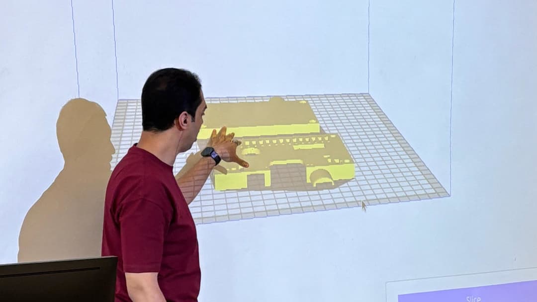 AUC Robotics insturctor showcasing a 3d model.